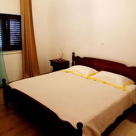 בוזט Apartment Finderli מראה חיצוני תמונה