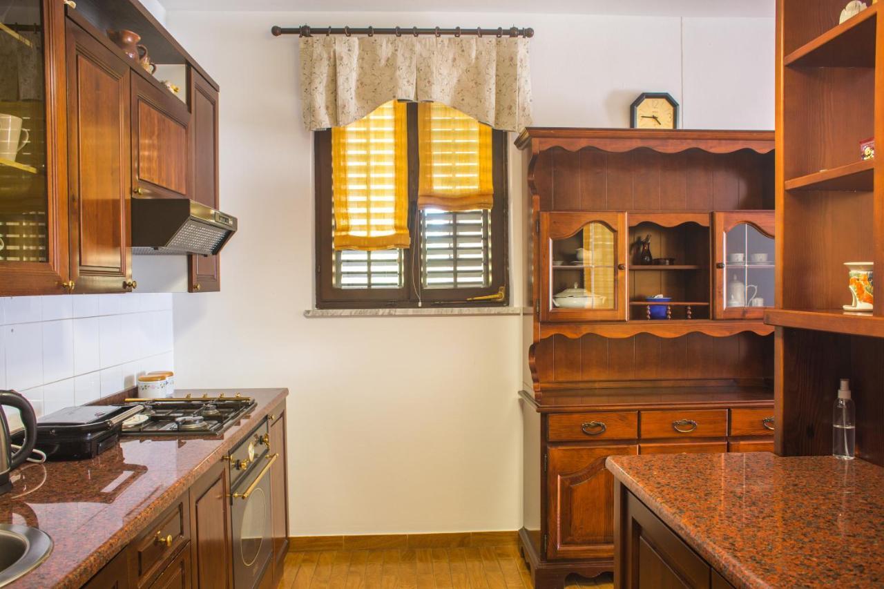 בוזט Apartment Finderli מראה חיצוני תמונה