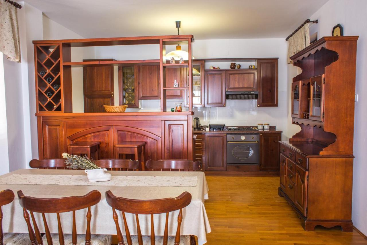 בוזט Apartment Finderli מראה חיצוני תמונה
