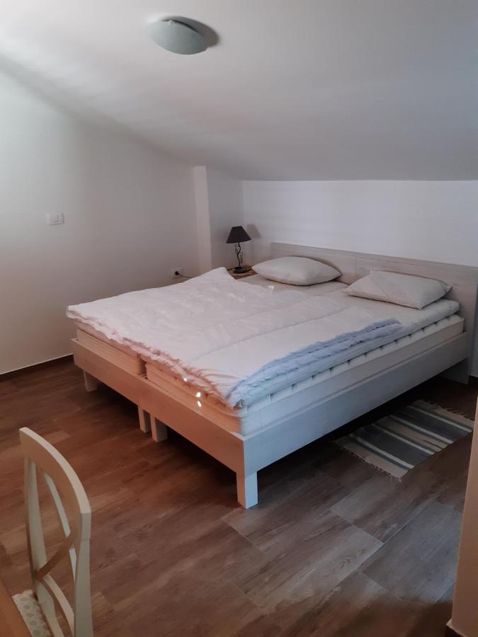 בוזט Apartment Finderli מראה חיצוני תמונה
