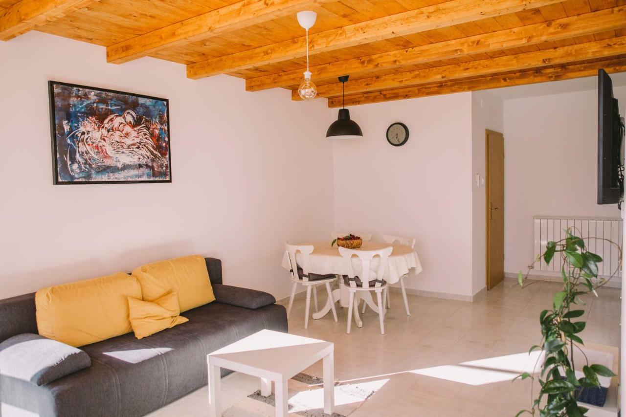 בוזט Apartment Finderli מראה חיצוני תמונה
