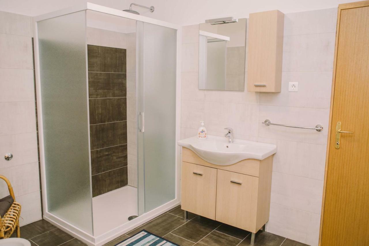 בוזט Apartment Finderli מראה חיצוני תמונה
